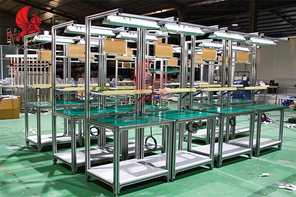 Bàn thao tác đa chức năng nhôm định hình có giá kệ trên